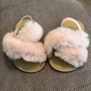 Baby gap pink fluffy slippers sz 3-6 months